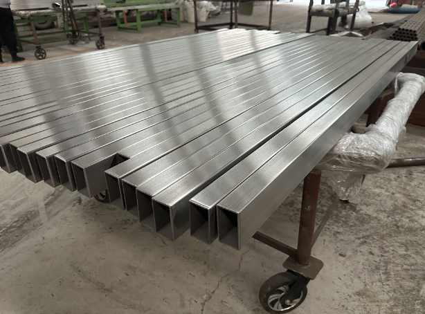 万宁新能源汽车用不锈钢方管 现货